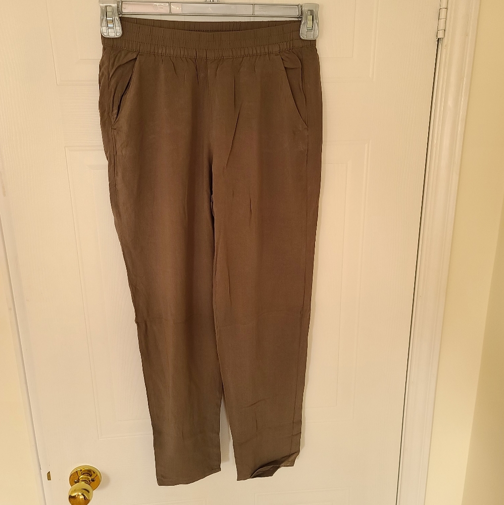H&M Divided Pull-On Viscose Pants. Military Green. 2P